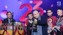 Pendiri MURI, Jaya Suprana memberi sambutan jelang penghargaan rekor dunia di Konser Raya 23 Tahun Indosiar, Kamis (11/1). Rekor dunia Program Pencarian Bakat Dengan Jumlah Peserta Terbanyak, yaitu Liga Dangdut Indonesia. (Liputan6.com/Helmi Fithriansyah)