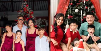 Rasanya tak lengkap merayakan Natal tanpa berfoto di depan pohon Natal. Seperti yang dilakukan keluarga Indah Kalalo hingga Chef Arnold yang pilih foto keluarga bertema Santa di depan pohon Natal [@indahkalalo @tiffanysoetanto]