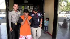 Seorang asisten pelatih bulu tangkis tega menyabuli anak didiknya di kamar mandi setelah selesai latihan.