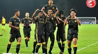 Para pemain Kelantan FC merayakan kemenangan 2-1 atas tuan rumah Projek FAM-MSN. (dok. Instagram/TRW Kelantan FC)