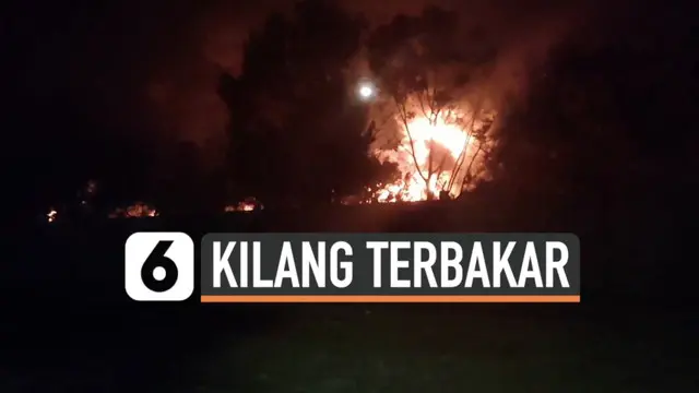 Dua hari setelah kilang minyak Pertamina Balongan meledak, kebakaran masih melanda lokasi tersebut. Hingga Selasa (30/3) malam, api masih berkobar dan membakar tangki minyak.