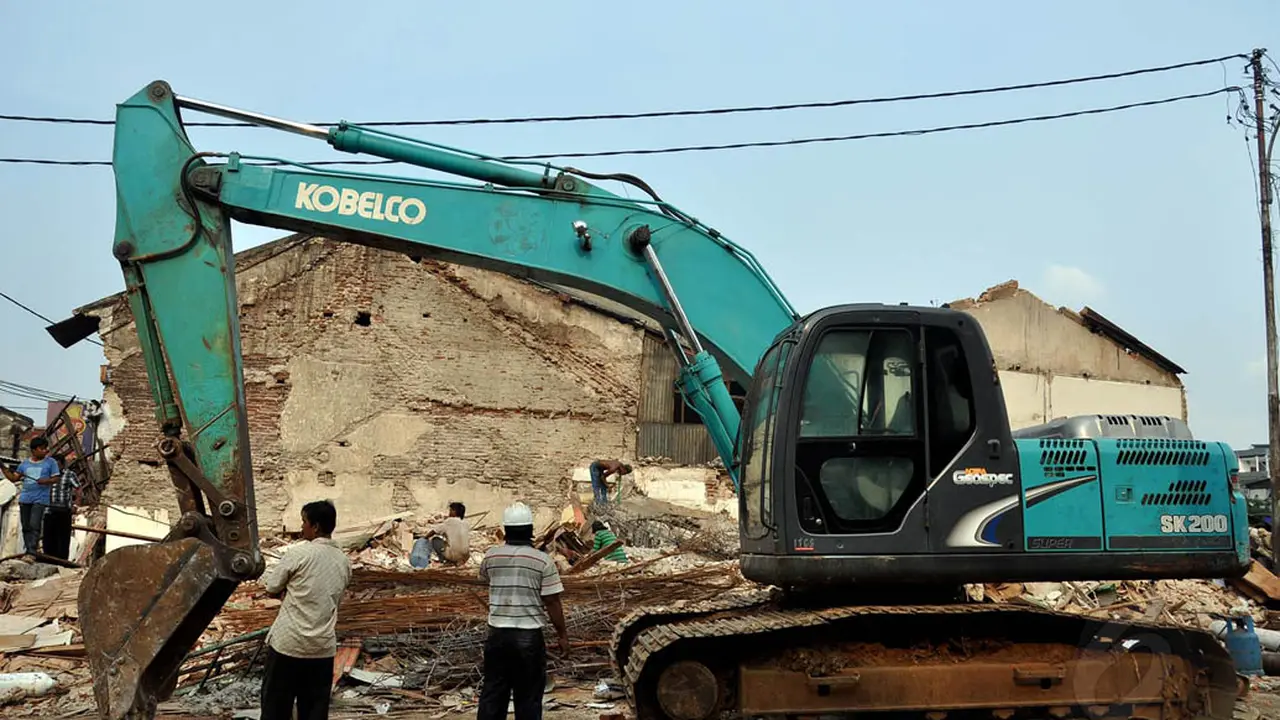 Sisa-sisa Penggusuran Jadi 'Harta Karun' Pemulung