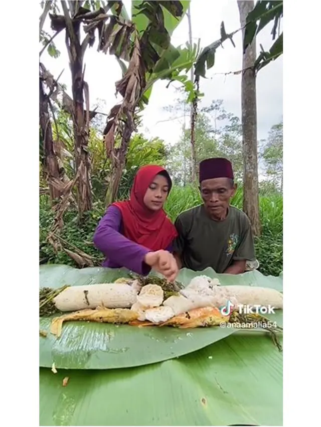 6 Potret Mesra Pasangan Viral Beda Usia 36 Tahun, Netizen Kira Bapaknya