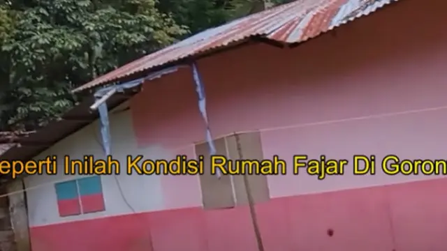 6 Potret Rumah Fajar Sad Boy, Sederhana Berdinding Kayu