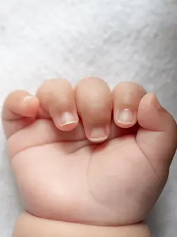 kuku anak harus sering di potong. credits: freepik