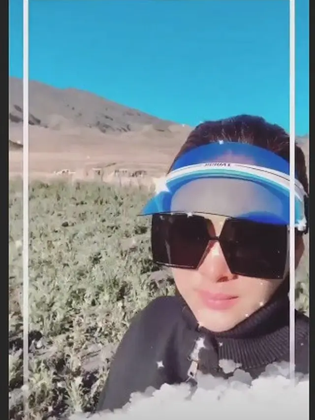 7 Momen Liburan Syahrini dan Reino Barack di Bromo, Sarapan di Padang Savana