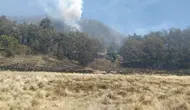Asap mengepul akibat hutan di kawasan Gunung Buthak dan Gunung Panderman Kota Batu terbakar (BPBD Kota Batu)