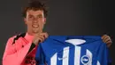 Gelandang bertahan Belanda berusia 24 tahun, Mats Wieffer didatangkan Brighton and Hove Albion pada awal musim 2024/2025 dari klub Belanda, Feyenoord dengan nilai transfer 32 juta euro atau setara Rp550 miliar. Dari dua laga awal di Premier League 2024/2025, ia telah bermain satu kali dengan torehan satu assist.(brightonandhovealbion.com)