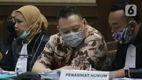 Terdakwa kasus dugaan korupsi di PT Asuransi Jiwasraya dari kalangan pengusaha, Joko Hartono Tirto (tengah) saat menjalani sidang lanjutan di Pengadilan Tipikor Jakarta, Senin (6/7/2020). Sidang mendengar keterangan saksi. (Liputan6.com/Helmi Fithriansyah)