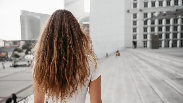 Tips Merawat Rambut Frizzy agar Lebih Mudah Diatur dalam 4 Hari