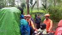 Evakuasi pendaki terserang hipotermia di Gunung Abang