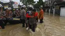 Banjir juga merendam ratusan rumah warga yang ada di kawasan Perumahan Vila Nusa Indah 3. (merdeka.com/Arie Basuki)