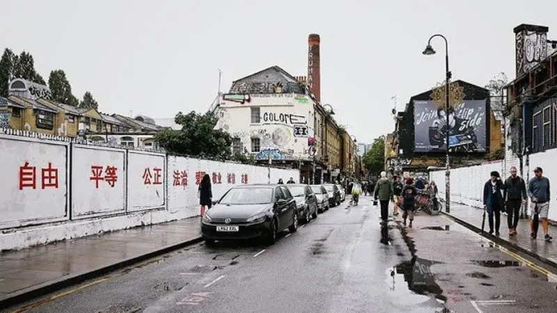 Slogan politik China jadi grafiti di Brick Lane, London, Inggris. (Dok. Instagram/yiqueart)