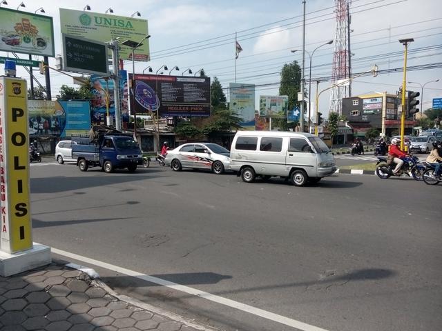 Waspada Simpang Tiga Gamping Yogya Rawan Penerobos Lampu Merah Regional Liputan6 Com