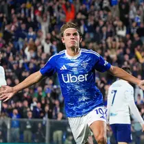 Selebrasi Nico Paz dalam laga Liga Italia 2025/2026 antara Como vs Inter Milan, Senin (13/4/2026). (Alessio Morgese/LaPresse via AP)