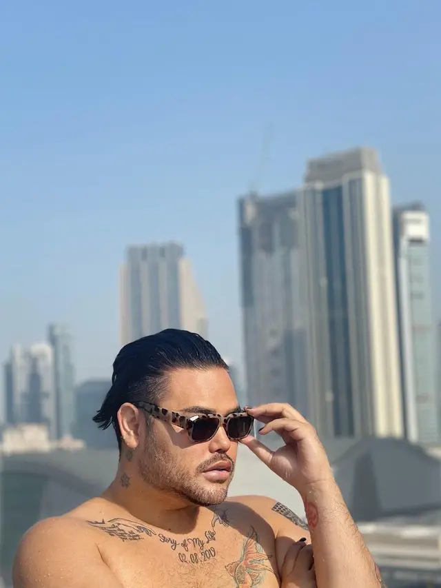 7 Momen Ivan Gunawan Liburan di Dubai, Disebut Makin Macho