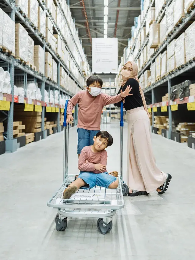 6 Potret Terbaru Ririe Fairus Mantan Istri Ayus Sabyan, Kompak Bareng ...