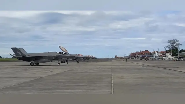 Bandara I Gusti Ngurah Rai di Bali kedatangan pesawat siluman F-35 dari Penerbang Angkatan Udara Australia (Royal Australian Air Force-RAAF)
