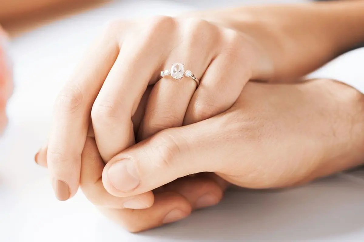 Demi Mencari Cincin Kawin yang Hilang, Pria Ini Menguras Danau
