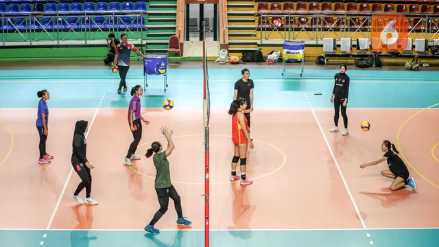 Foto: Yolla, Shella, hingga Hany Panaskan Mesin Jelang Laga Melawan Red Sparks di Fun Volleyball 2024
