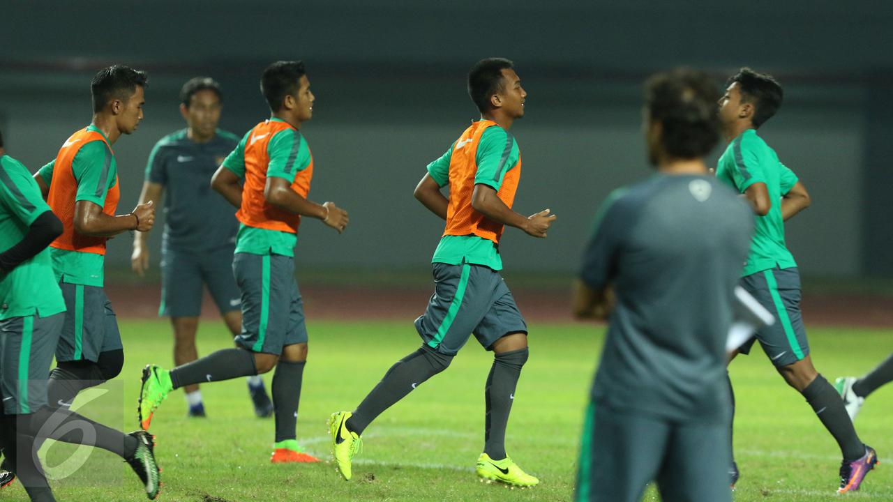 20170404- Timnas Indonesia U-22 Jajal Stadion Patriot-Bekasi- Helmi Fithriansyah