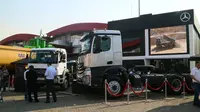 Sejumlah kendaraan dan alat berat hadir di ajang Mining Indonesia Expo 2017 di JIExpo, Kemayoran, Jakarta, 13-16 September 2017. (Herdi Miuhardi)