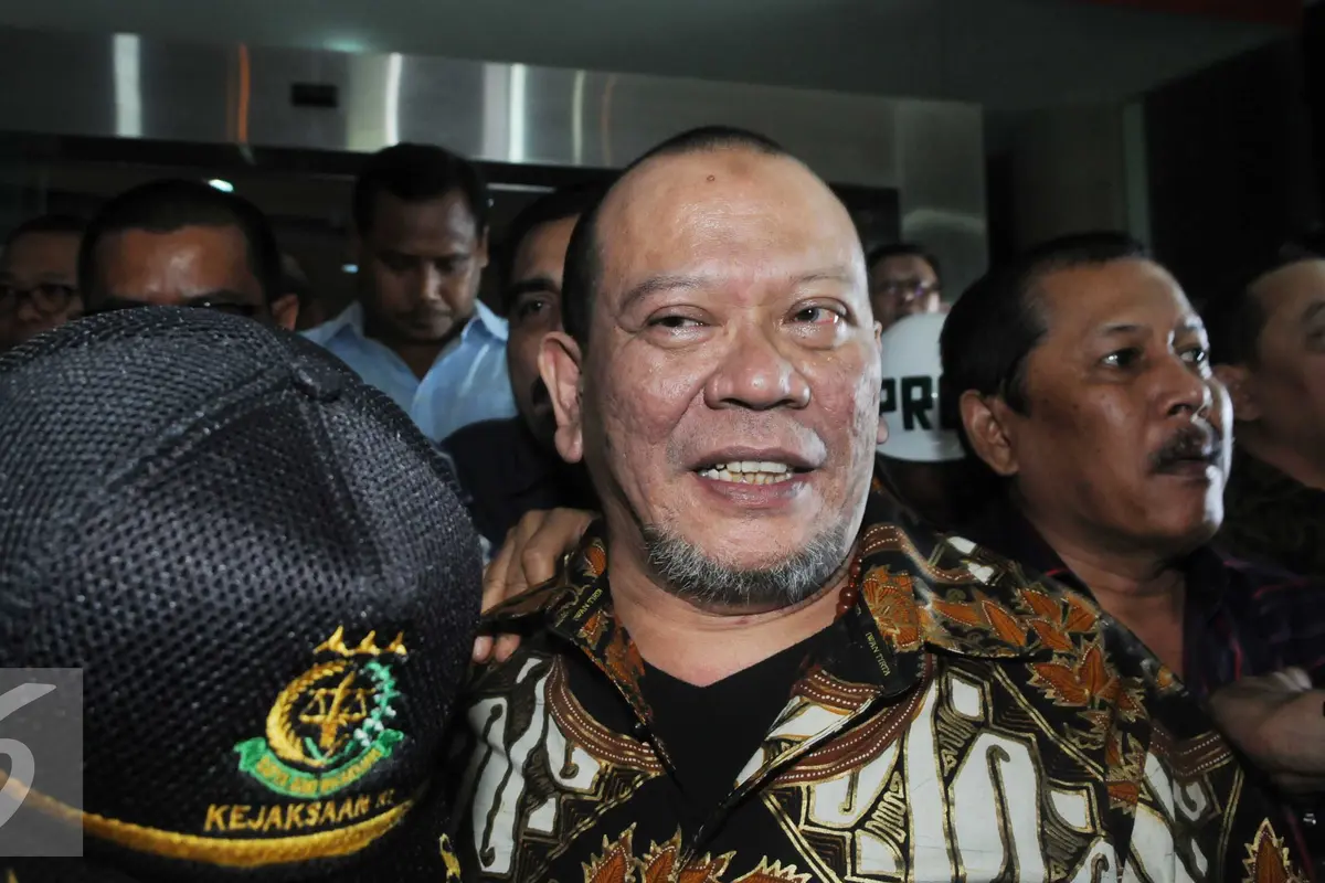 20160531- La Nyalla Tolak Berkas Penahan-Jakarta- Helmi Afandi