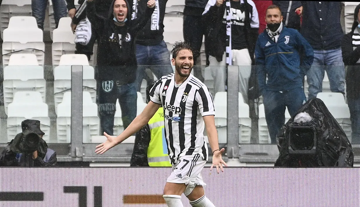 Memasuki paruh kedua laga, Juventus tak mengendurkan serangan. Pada menit ke-57, Manuel Locatelli menambah keunggulan bagi Juventus. (AP via LaPresse/Marco Alpozzi)