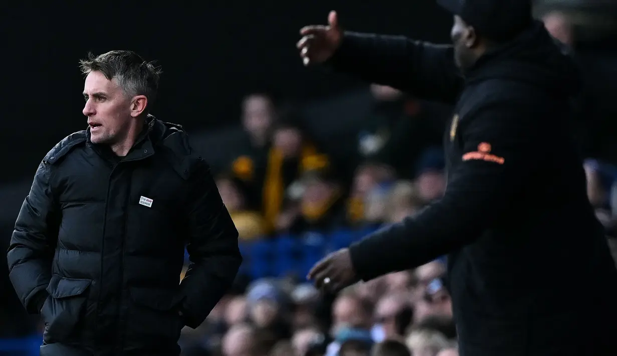 Pelatih asal Irlandia Utara berusia 38 tahun, Kieran McKenna yang telah menukangi Ipswich Town sejak tengah musim 2021/2022 di Championship mampu membawa Ipswich Town promosi ke Premier League 2024/2025 setelah finis sebagai runner-up Championship 2023/2024. Ipswich Town menjadi klub pertama eks asisten pelatih Manchester United, Ole Gunnar Solskjaer, sejak ia memutuskan pensiun sebagai pemain pada 2009. (AFP/Ben Stansall)