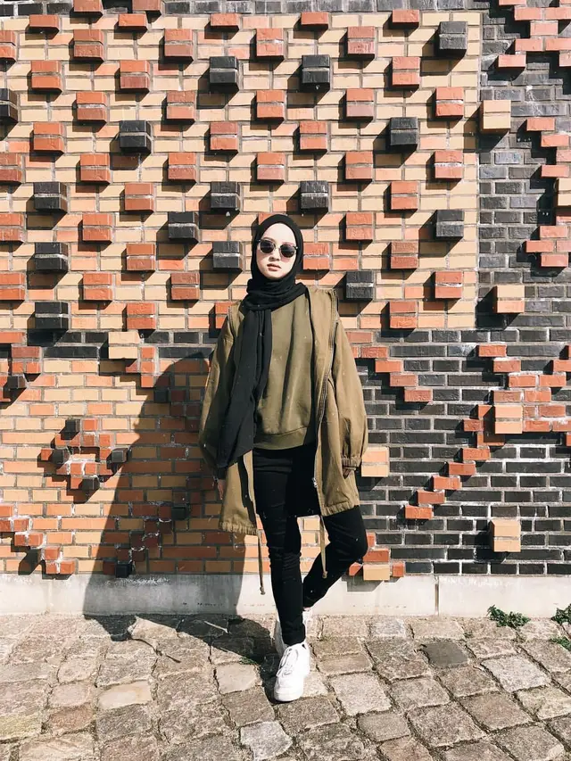 Gaya Fashion Hijab Gita Savitri Devi, Simple dan Modis