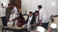 Cawapres Ma'ruf Amin melakukan kunjungan ke Madura. Ia meminta dukungan dari masyarakat agar menang pada Pilpres 2019.