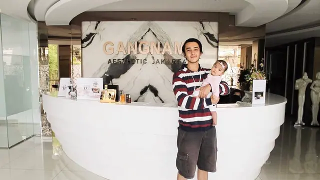 Momen Manis Aliff Alli Bareng Buah Hati (sumber: instagram/aliff_alli)