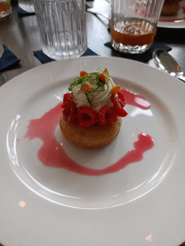 Pengalaman Makan Siang dan Makan Malam Unik Chef Michelin Star Tom Aikens dengan Konsep Gastronomi