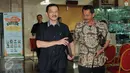 Mantan Mendagri Gamawan Fauzi saat berada di lobbi KPK, Jakarta, Kamis (19/1). Gamawan Fauzi diperiksa sebagai saksi untuk tersangka Sugiharto pada kasus dugaan korupsi pengadaan e-KTP. (Liputan6.com/Helmi Afandi)