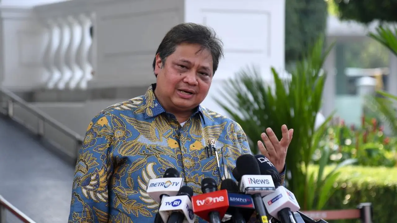 Menteri Koordinator Bidang Perekonomian Airlangga Hartarto saat memberikan keterangan pers di Istana Kepresidenan