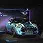 MINI Indonesia pada hari ini (5/3/2015) resmi meluncurkan model terbarunya, New MINI 5-Door di kawasan SCBD, Jakarta. (Liputan6.com/Helmi Afandi)