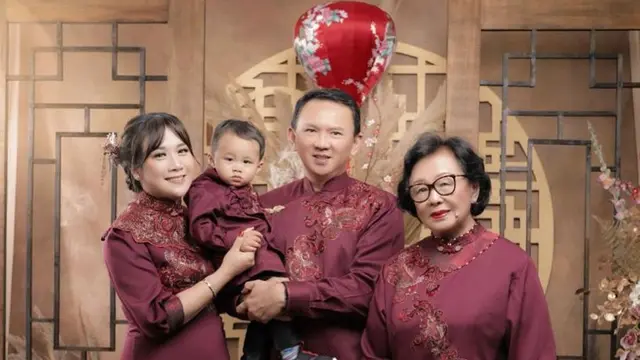 6 Pemotretan Keluarga Ahok dengan Tema Imlek Ini Curi Perhatian