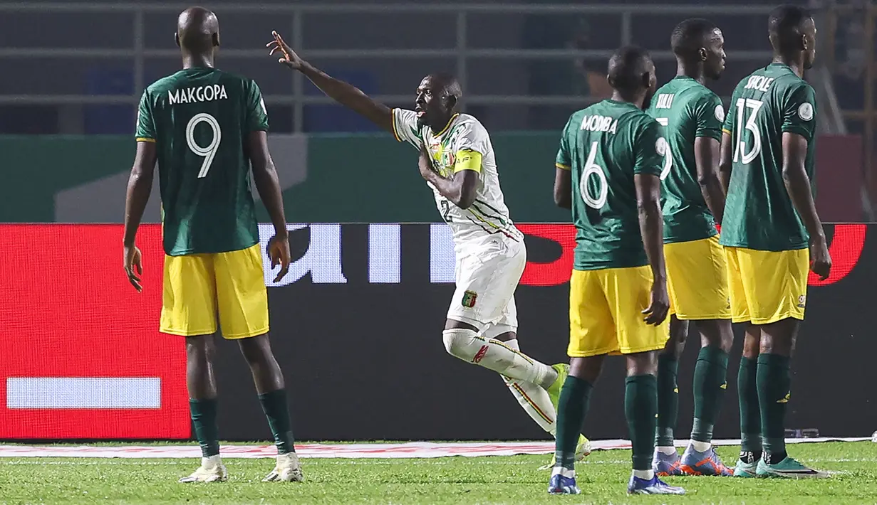 Kapten Timnas Mali, Hamari Traore yang kini tengah menjalani musim pertama bersama Real Sociedad di La Liga telah mencetak 1 gol dalam 3 laga di fase Grup E Piala Afrika 2023. Satu gol tersebut dicetaknya saat Mali menang 2-0 atas Afrika Selatan pada laga pertama (16/1/2024). (AFP/Fadel Senna)