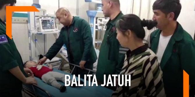 VIDEO: Terjatuh Dari Lantai 5, Bocah 2 Tahun Selamat