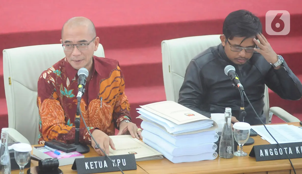 Selesai mengikuti persidangan, sekitar pukul 14.45 WIB rapat pleno rekapitulasi kembali dibuka. (merdeka.com/Arie Basuki)