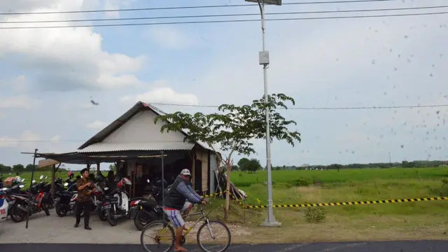 Lampu tenaga surya di jalan raya