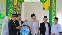 Pembekalan Haji 2024 oleh Gus Iqdam dan Gus Barra di Mojokerto, Jawa Timur, Sabtu (27/4/2024).