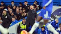 Manajer Chelsea, Jose Mourinho, menyayangkan keputusan wasit yang mengesahkan gol Glenn Murray. Menurut dia, gol tersebut berbau offside. (AFP/GLYN KIRK).