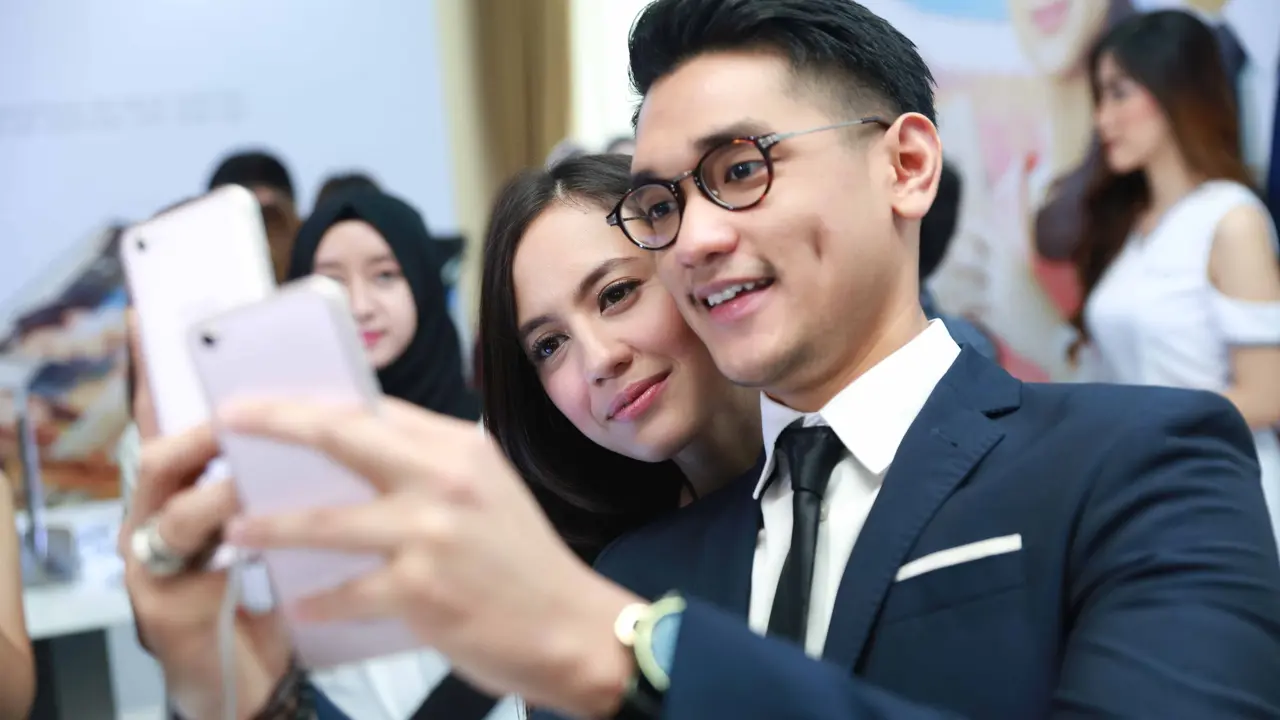 Afgan dan Pevita Pearce