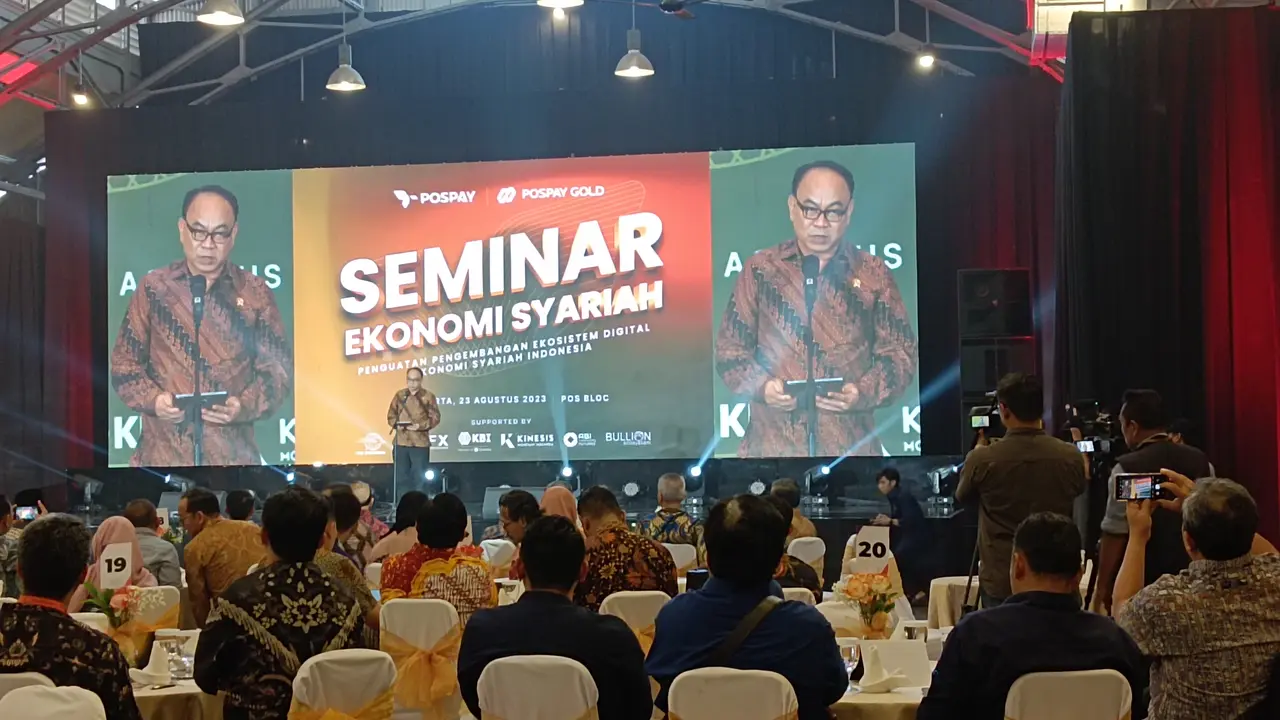 Menteri Komunikasi dan Informatika Budi Arie Setiadi  di Pos Bloc Jakarta, Rabu (23/8/2023). Arie mengatakan Kompinfo terus memutuskan akses aplikasi pinjol ilegal dan investasi bodong. (Siti/Merdeka.com)