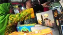 Jelang Ramadan, para pedagang kurma di Pasar Tanah Abang mulai kebanjiran pembeli, Jakarta, Kamis (26/6/14). (Liputan6.com/Faizal Fanani) 