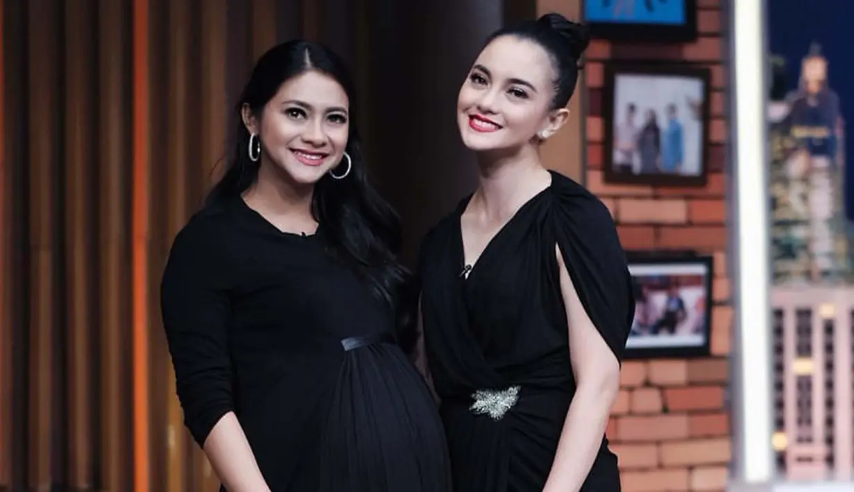 Tak jarang, mereka juga diundang bersama dalam berbagai acara talkshow di televisi. (Liputan6.com/IG/@ririnekawati)