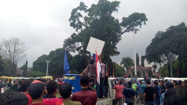 Tak Ada Angkot, Delman di Garut Pun Jadi