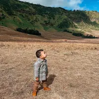 Ukkayasa berwisata ke Gunung Bromo. (Foto: Instagram/zaskiasungkar15)