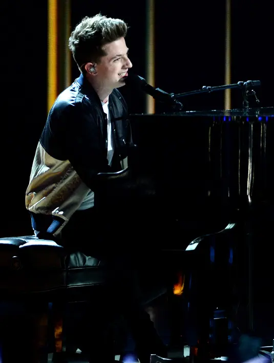 Charlie Puth pun mengaku bahwa ia dan Selena Gomez hanya berteman baik, meskipun Charlie merasa sangat nyaman ketika berada bersama Selena Gomez. (AFP/Bintang.com)